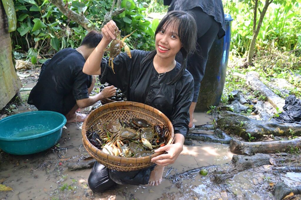 Mơ thấy cua đánh con gì?